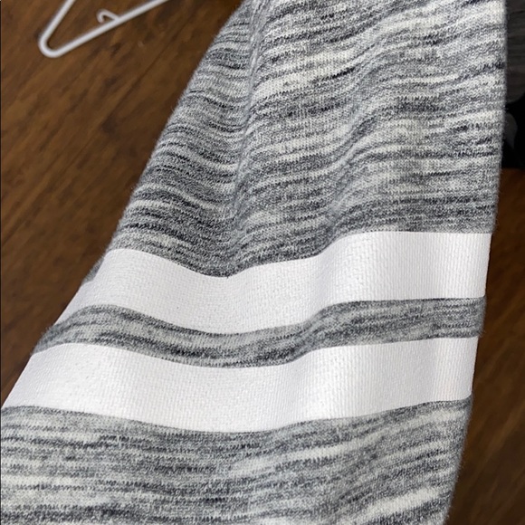 Grey and black cropped sweat shirt - Picture 3 of 4